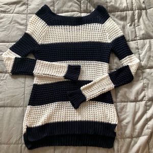 American Eagle “jegging sweater”